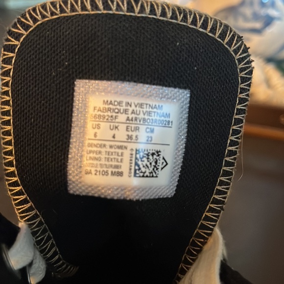 Converse Hightops - Picture 5 of 5